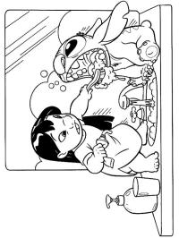 Lilo insegna a Stitch a lavarsi i denti