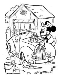 Topolino lava la macchina